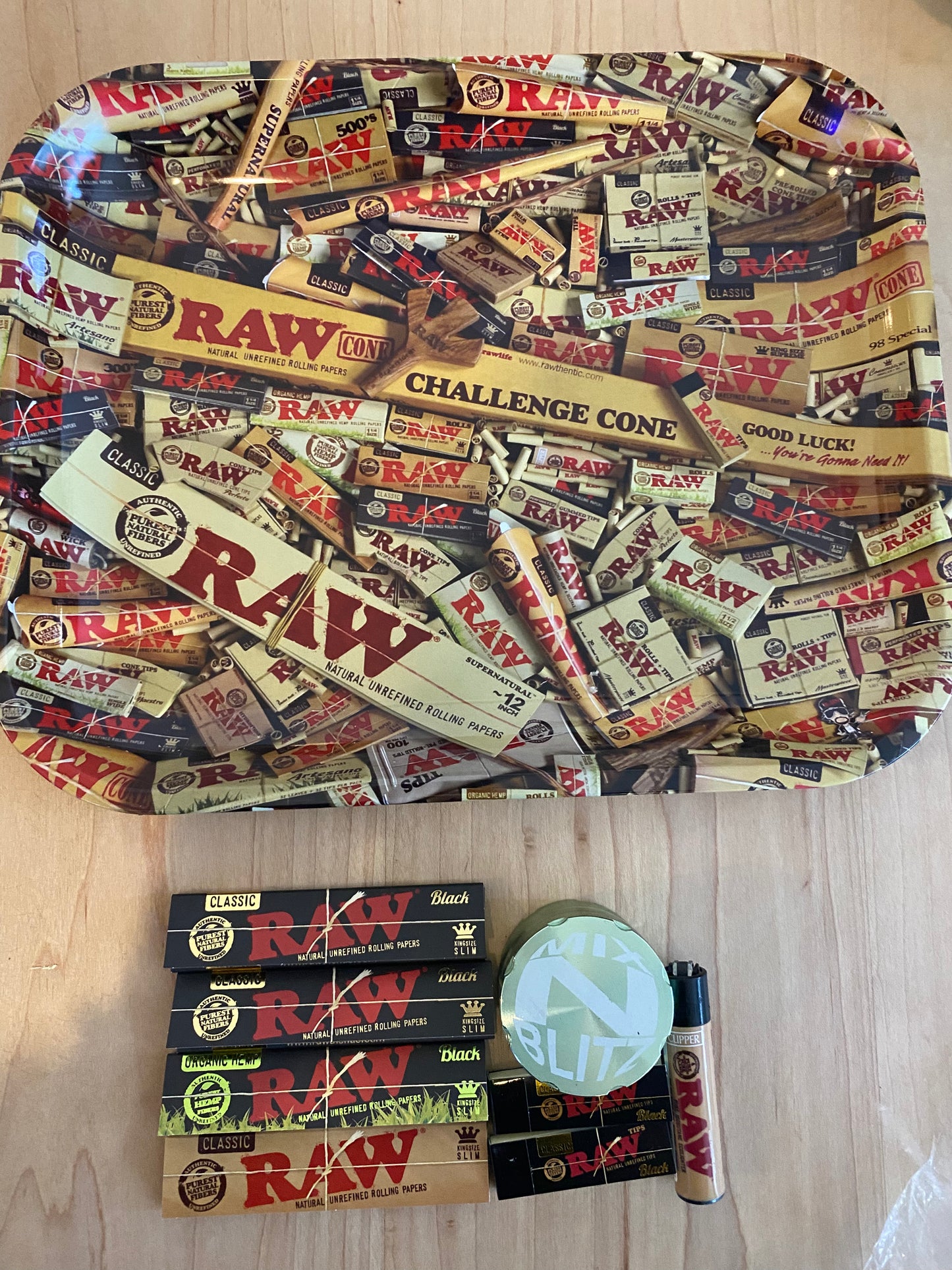 RAW rolling trays & smoke bundle.